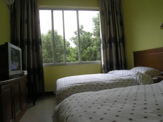 Yangshuo Travellers Land Youth Hostel Экстерьер фото